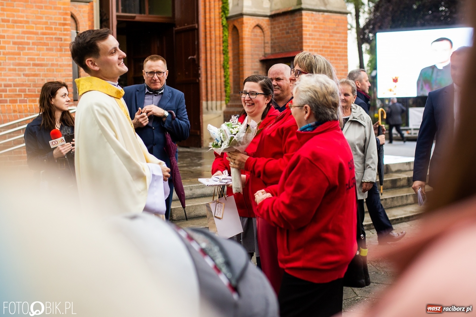 Zdjęcie w galerii na portalu naszraciborz.pl: Racibórz ma nowego kapłana. Święcenia ks. Marcina Jaśkowskiego na Ostrogu [FOTO] wiadomości z regionu