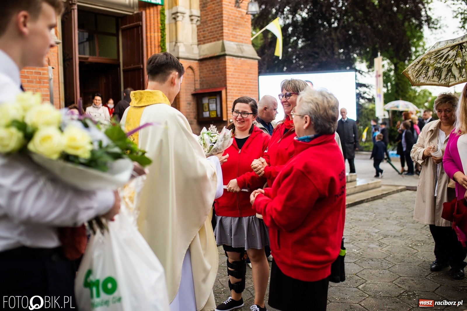 Zdjęcie w galerii na portalu naszraciborz.pl: Racibórz ma nowego kapłana. Święcenia ks. Marcina Jaśkowskiego na Ostrogu [FOTO] wiadomości z regionu