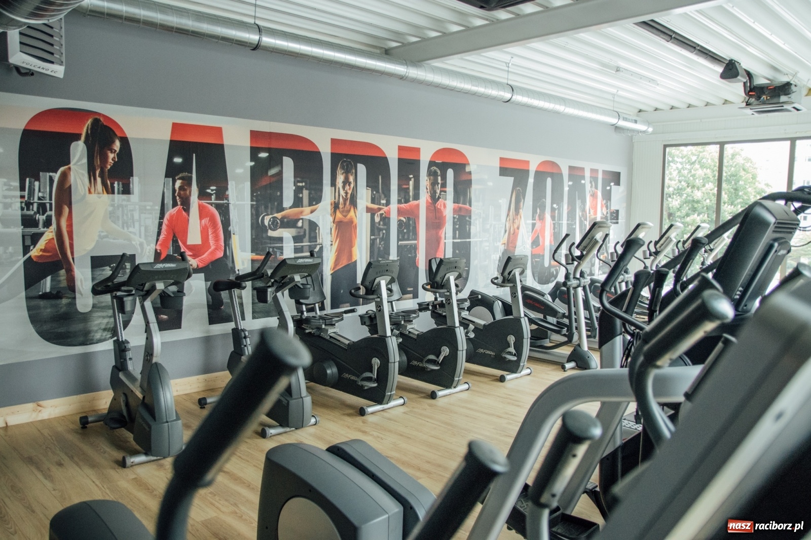 Zdjęcie w galerii na portalu naszraciborz.pl: Można już korzystać z siłowni, klubów fitness i parków rozrywki. W Raciborzu rusza pierwsza sala do squasha wiadomości z regionu