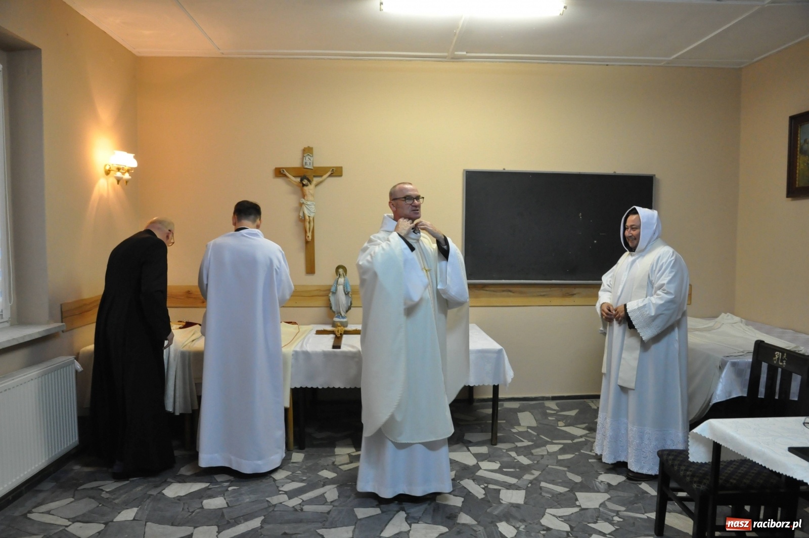 Zdjęcie w galerii na portalu naszraciborz.pl: Dzień pełen radości. Prymicje ks. Marcina Jaśkowskiego na Ostrogu [FOTO i WIDEO]  wiadomości z regionu