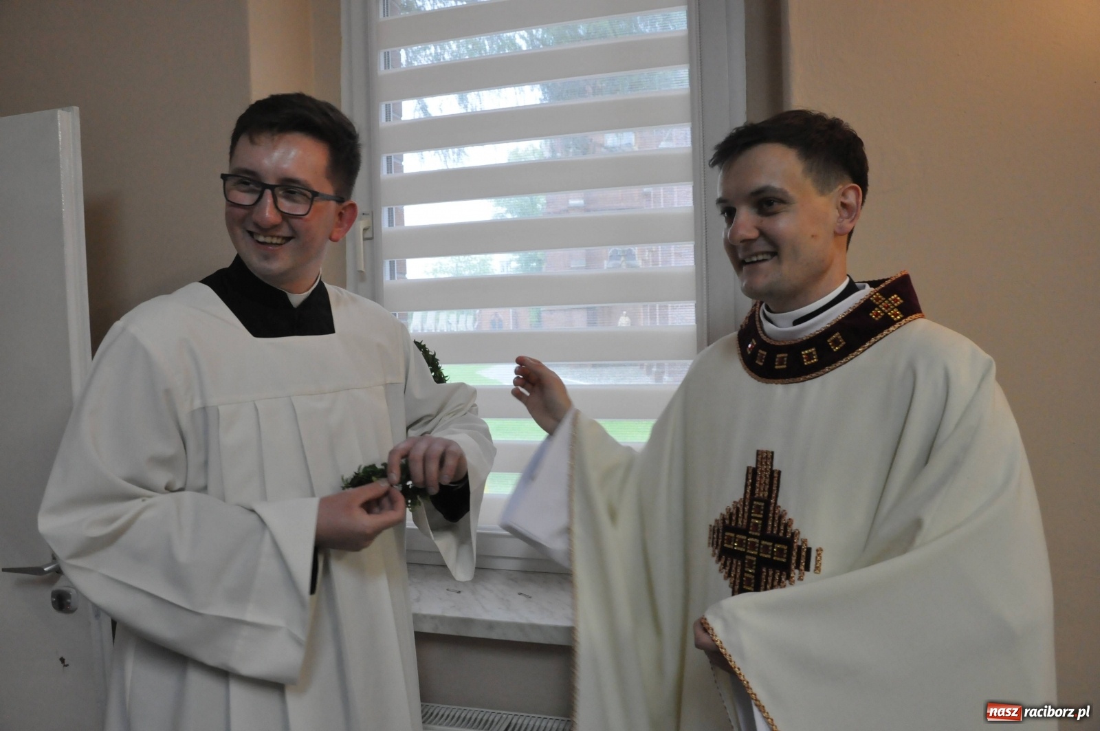 Zdjęcie w galerii na portalu naszraciborz.pl: Dzień pełen radości. Prymicje ks. Marcina Jaśkowskiego na Ostrogu [FOTO i WIDEO]  wiadomości z regionu