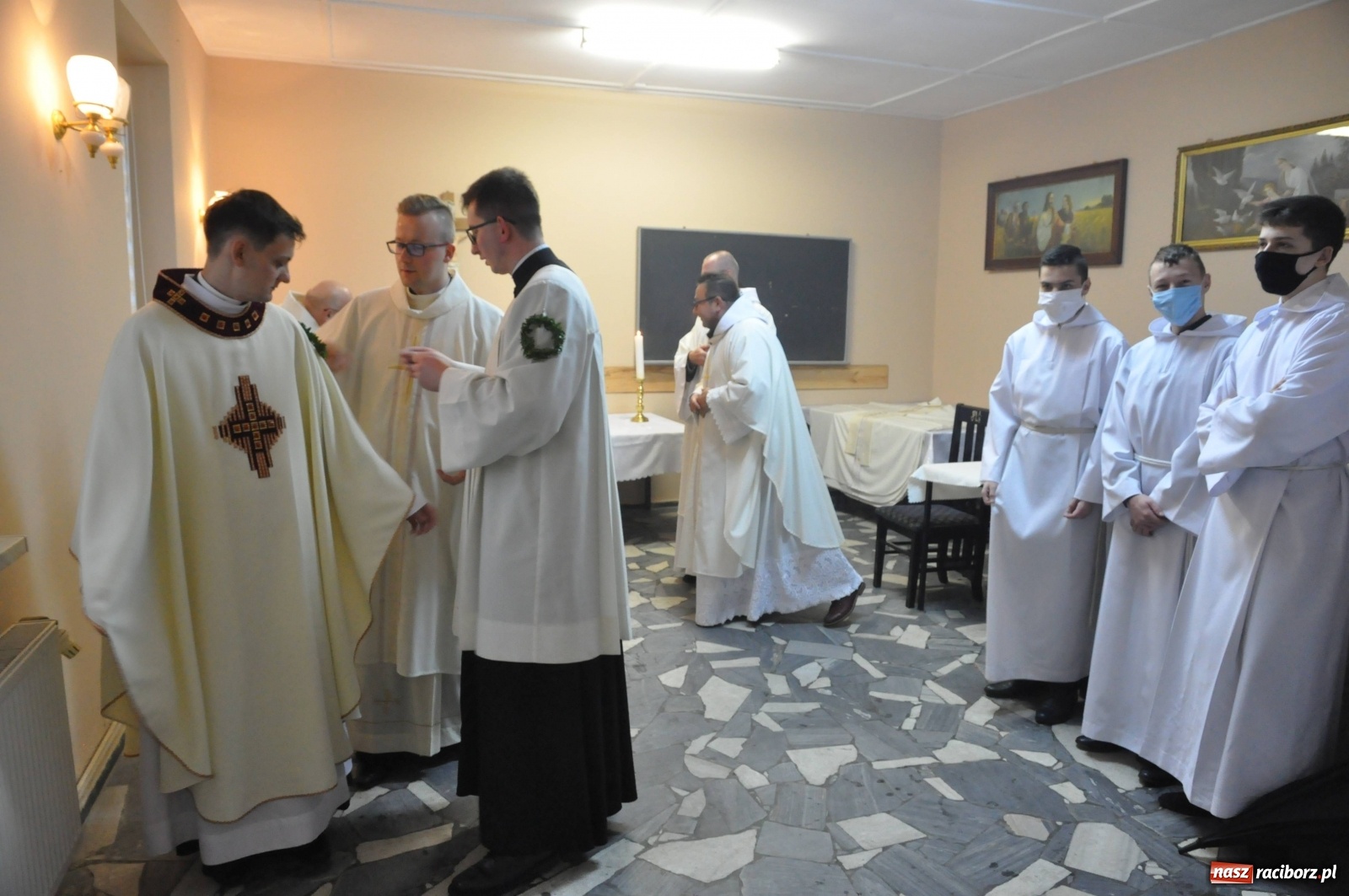 Zdjęcie w galerii na portalu naszraciborz.pl: Dzień pełen radości. Prymicje ks. Marcina Jaśkowskiego na Ostrogu [FOTO i WIDEO]  wiadomości z regionu
