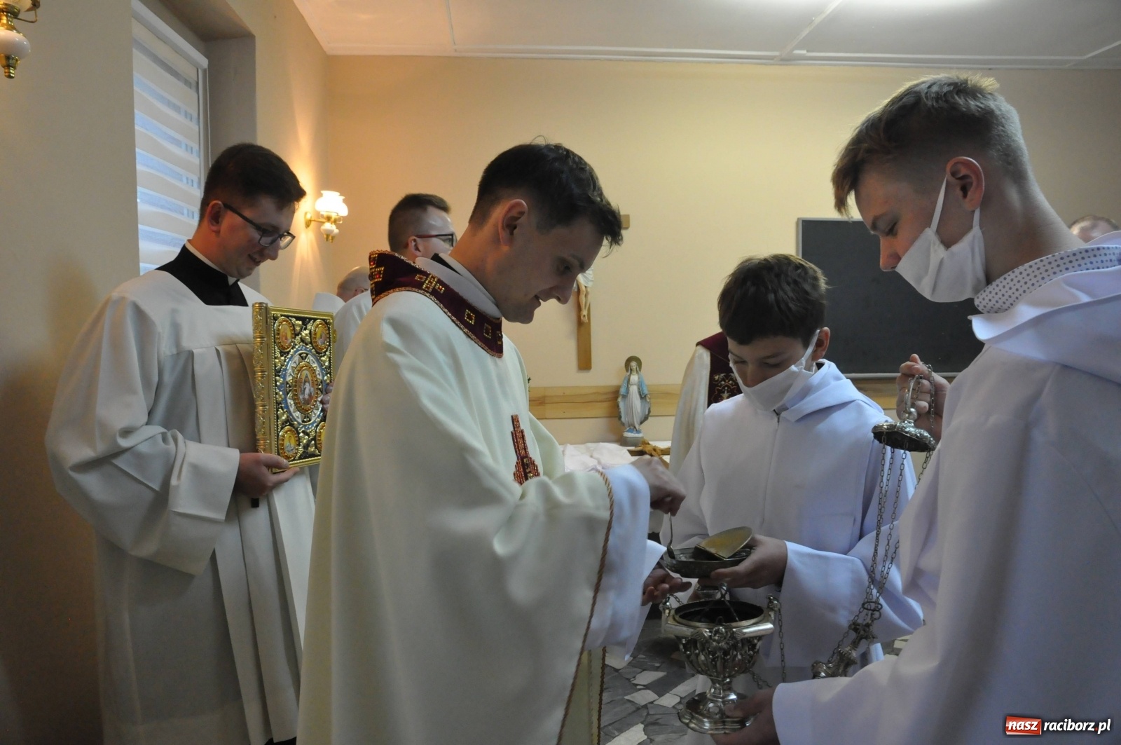 Zdjęcie w galerii na portalu naszraciborz.pl: Dzień pełen radości. Prymicje ks. Marcina Jaśkowskiego na Ostrogu [FOTO i WIDEO]  wiadomości z regionu