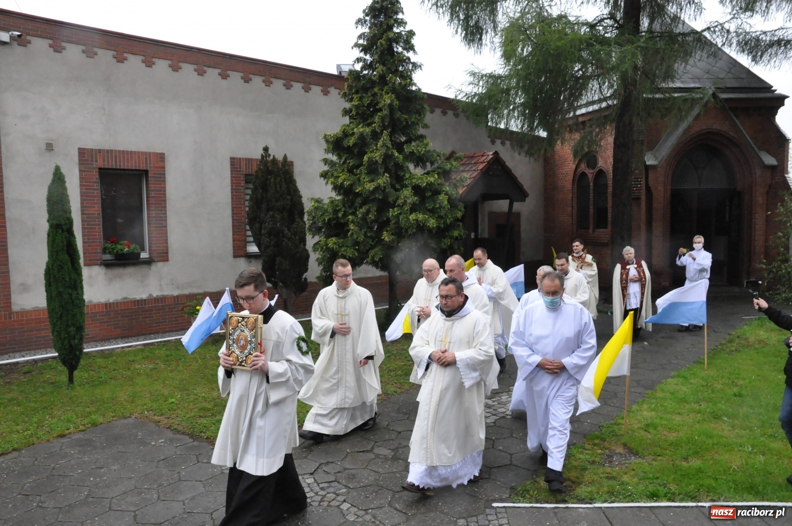 Zdjęcie w galerii na portalu naszraciborz.pl: Dzień pełen radości. Prymicje ks. Marcina Jaśkowskiego na Ostrogu [FOTO i WIDEO]  wiadomości z regionu