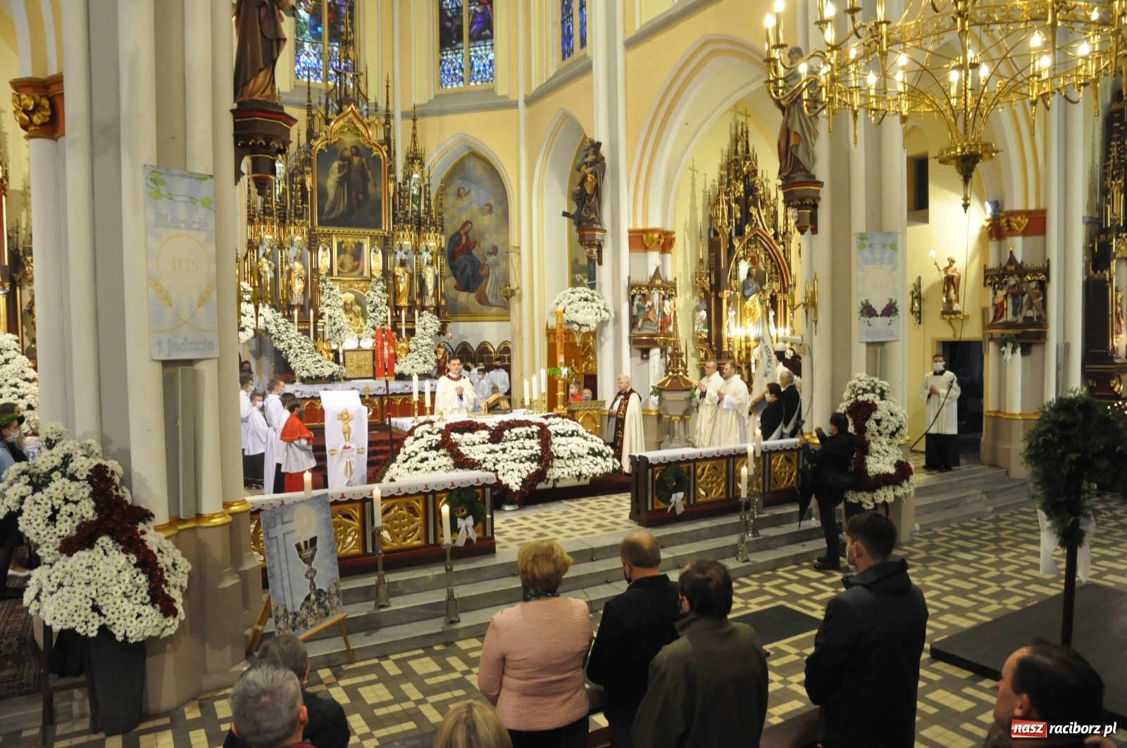 Zdjęcie w galerii na portalu naszraciborz.pl: Dzień pełen radości. Prymicje ks. Marcina Jaśkowskiego na Ostrogu [FOTO i WIDEO]  wiadomości z regionu