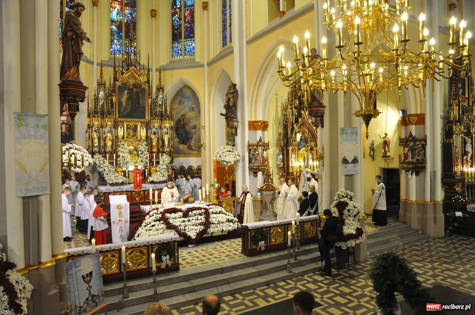 Zdjęcie w galerii na portalu naszraciborz.pl: Dzień pełen radości. Prymicje ks. Marcina Jaśkowskiego na Ostrogu [FOTO i WIDEO]  wiadomości z regionu