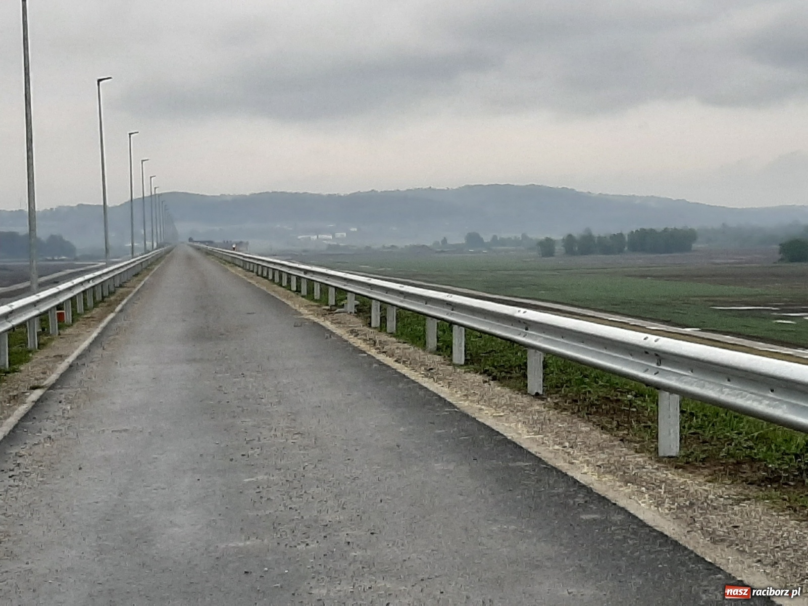 Zdjęcie w galerii na portalu naszraciborz.pl: Poziom Odry w Chałupkach ponad metr w górę [FOTO i WIDEO] wiadomości z regionu