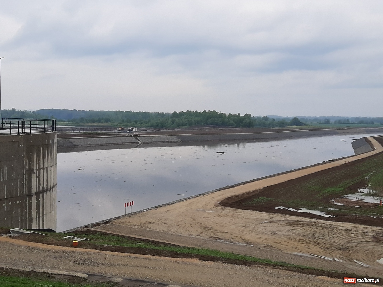Zdjęcie w galerii na portalu naszraciborz.pl: Poziom Odry w Chałupkach ponad metr w górę [FOTO i WIDEO] wiadomości z regionu