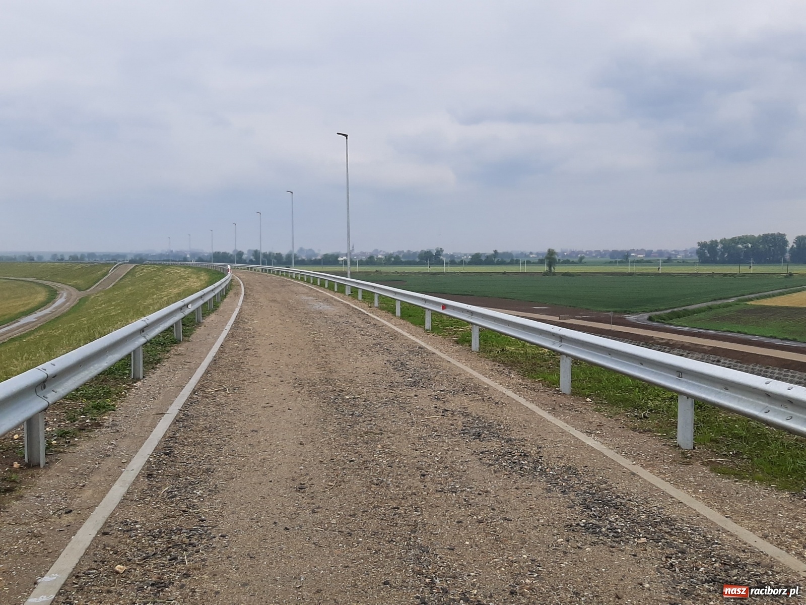 Zdjęcie w galerii na portalu naszraciborz.pl: Poziom Odry w Chałupkach ponad metr w górę [FOTO i WIDEO] wiadomości z regionu
