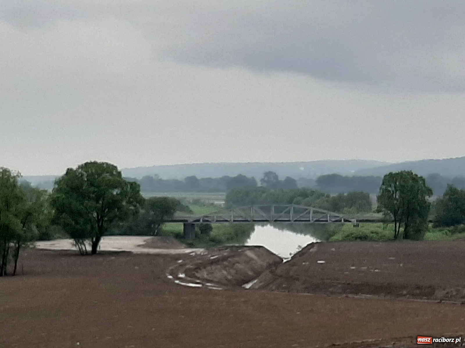 Zdjęcie w galerii na portalu naszraciborz.pl: Poziom Odry w Chałupkach ponad metr w górę [FOTO i WIDEO] wiadomości z regionu