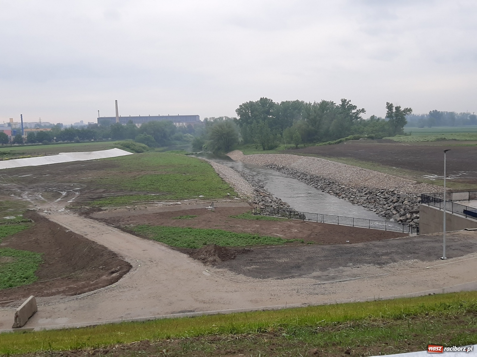 Zdjęcie w galerii na portalu naszraciborz.pl: Poziom Odry w Chałupkach ponad metr w górę [FOTO i WIDEO] wiadomości z regionu