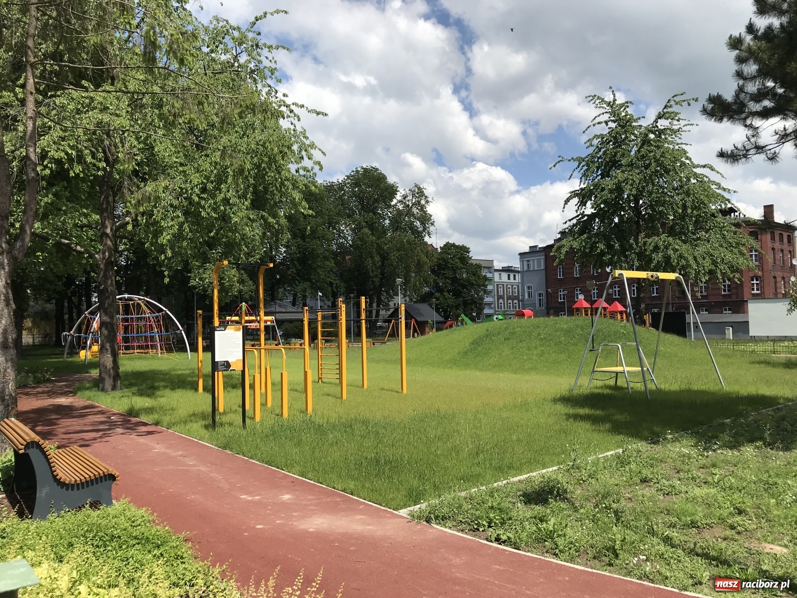 Zdjęcie w galerii na portalu naszraciborz.pl: Park Jordanowski otworzą z poślizgiem [FOTO] wiadomości z regionu