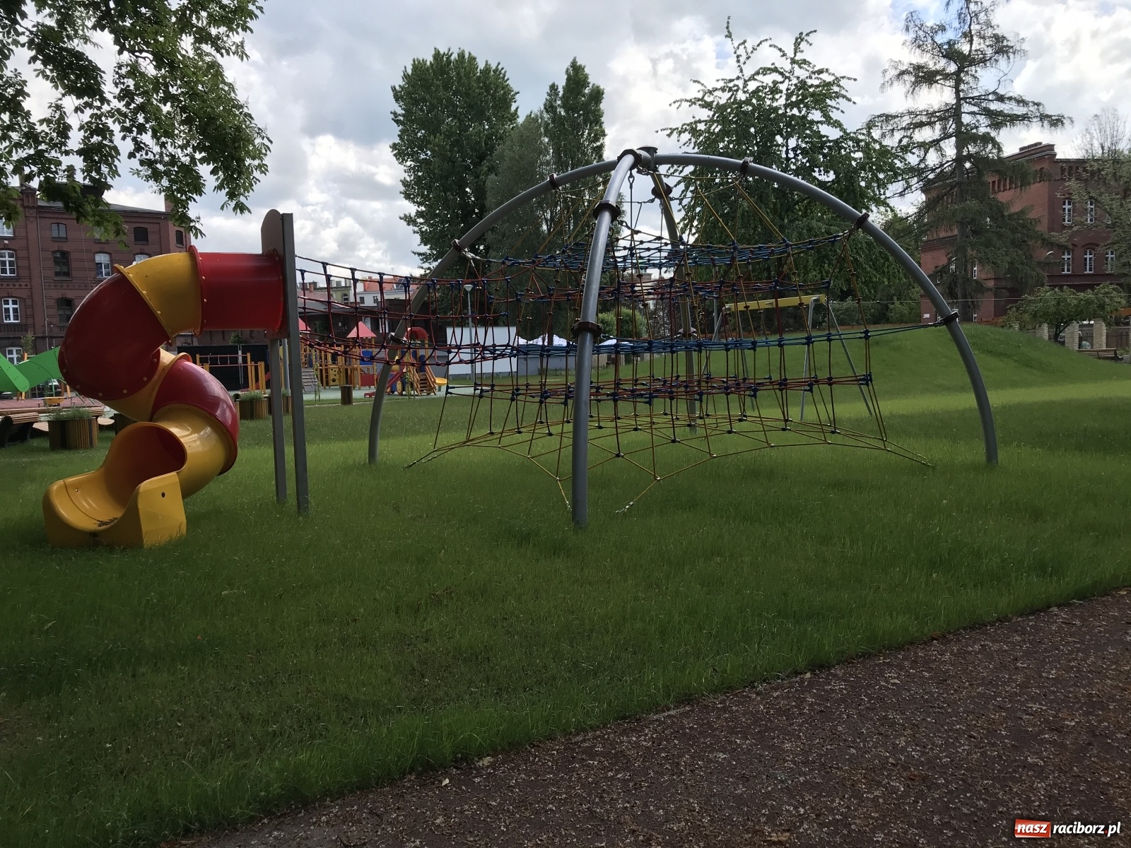 Zdjęcie w galerii na portalu naszraciborz.pl: Park Jordanowski otworzą z poślizgiem [FOTO] wiadomości z regionu