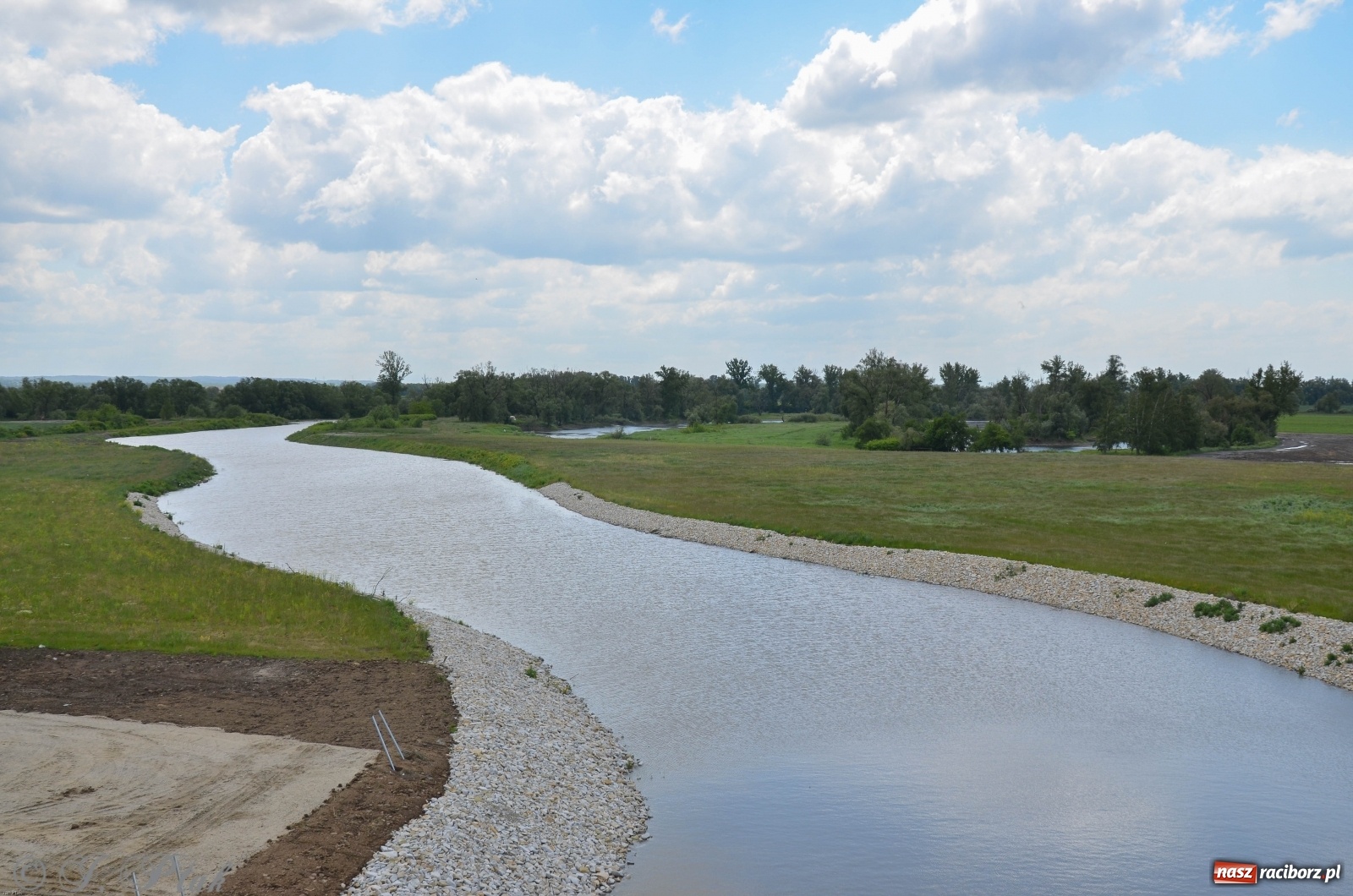 Zdjęcie w galerii na portalu naszraciborz.pl: Odra przekroczyła w Miedoni stan ostrzegawczy [FOTO] wiadomości z regionu