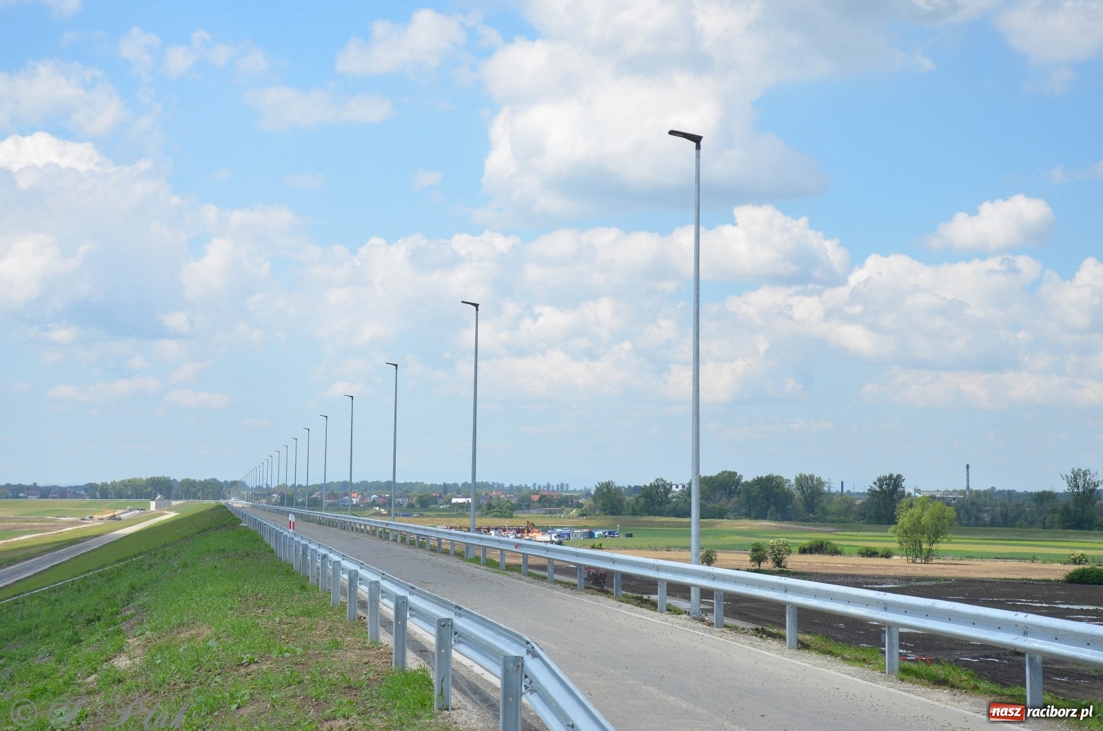 Zdjęcie w galerii na portalu naszraciborz.pl: Odra przekroczyła w Miedoni stan ostrzegawczy [FOTO] wiadomości z regionu
