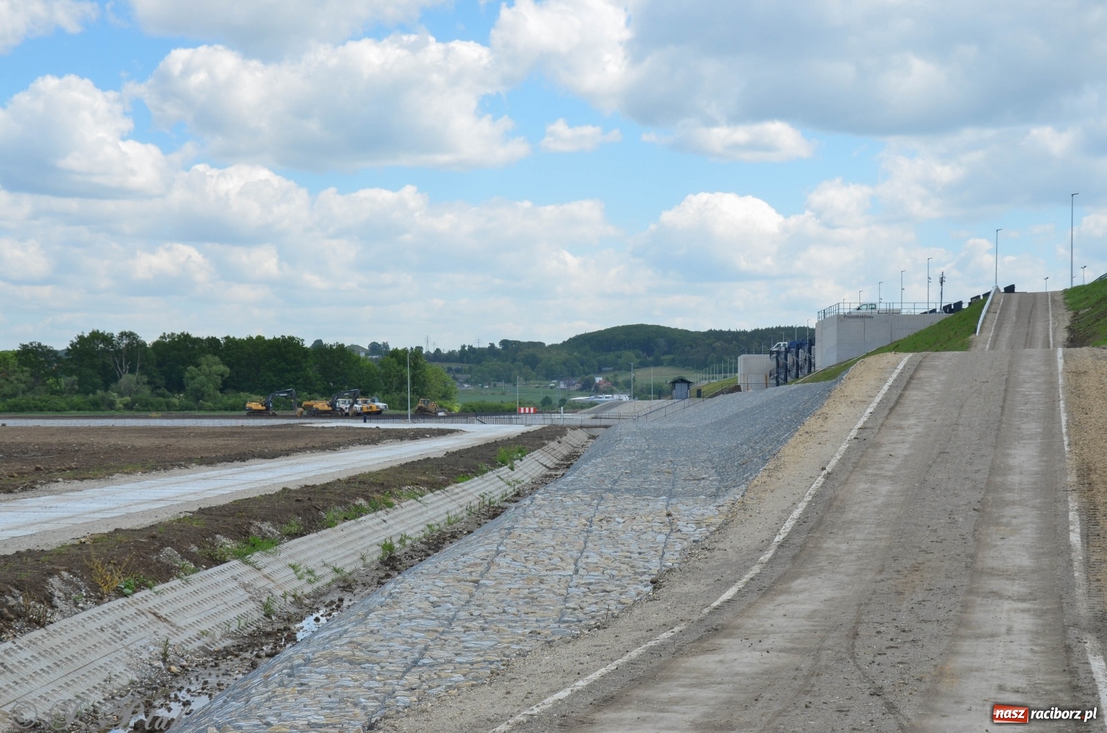 Zdjęcie w galerii na portalu naszraciborz.pl: Odra przekroczyła w Miedoni stan ostrzegawczy [FOTO] wiadomości z regionu