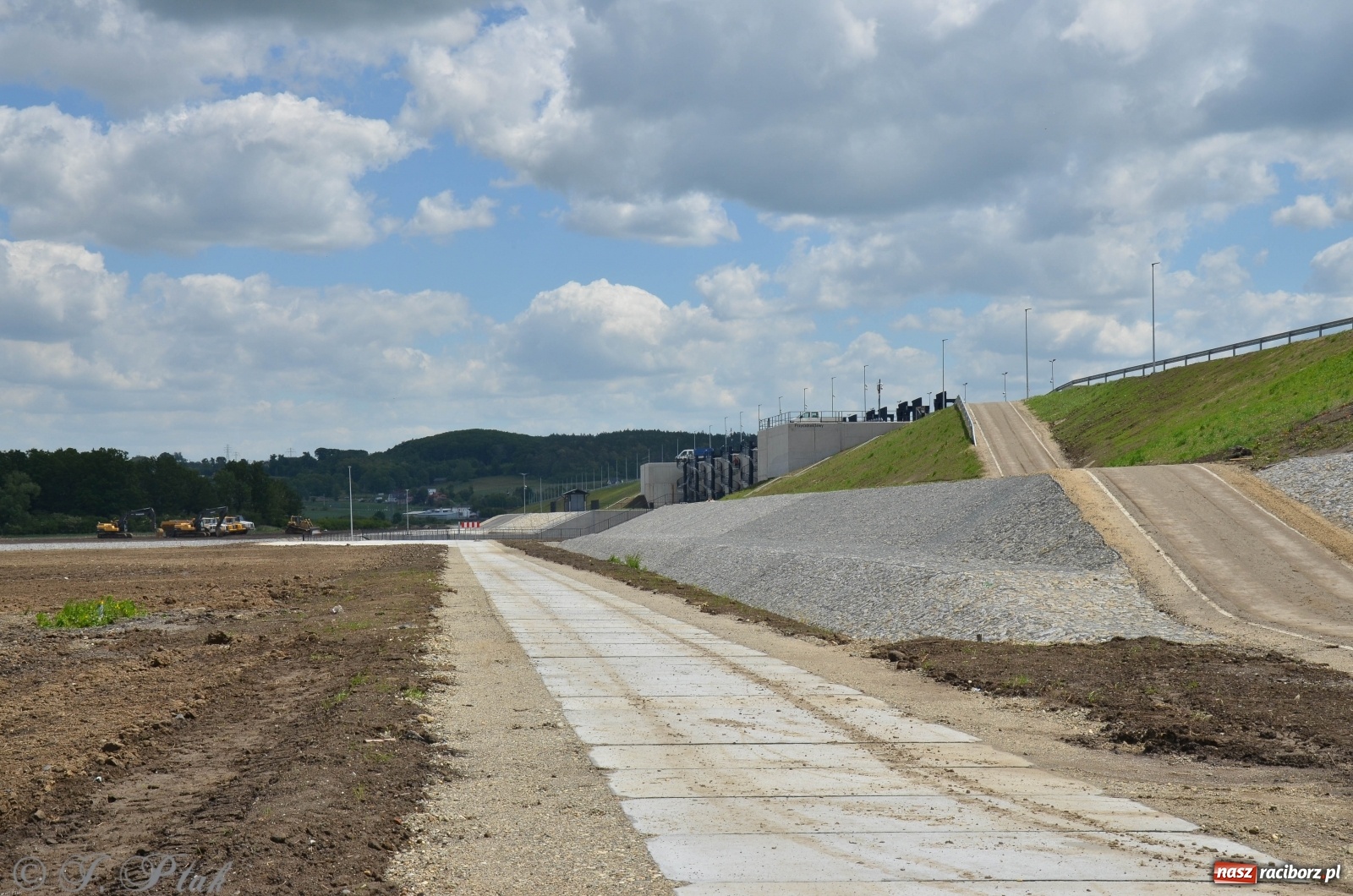 Zdjęcie w galerii na portalu naszraciborz.pl: Odra przekroczyła w Miedoni stan ostrzegawczy [FOTO] wiadomości z regionu