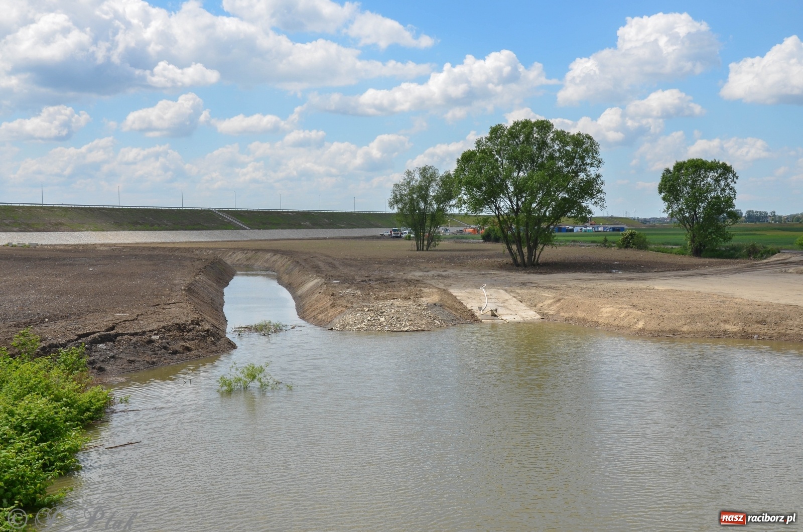 Zdjęcie w galerii na portalu naszraciborz.pl: Odra przekroczyła w Miedoni stan ostrzegawczy [FOTO] wiadomości z regionu