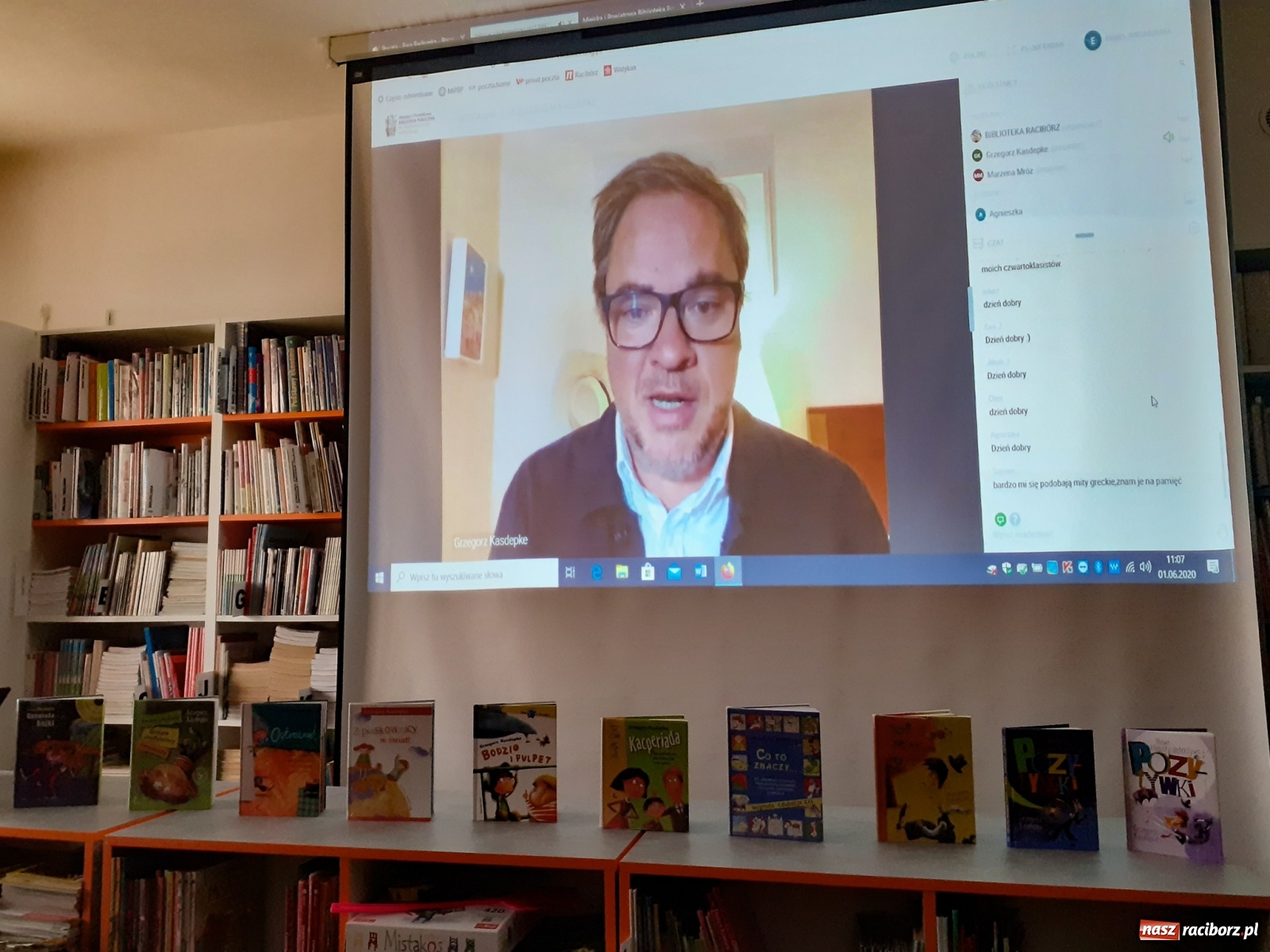 Zdjęcie w galerii na portalu naszraciborz.pl: Spotkanie z Grzegorzem Kasdepke prezentem raciborskiej biblioteki na Dzień Dziecka wiadomości z regionu