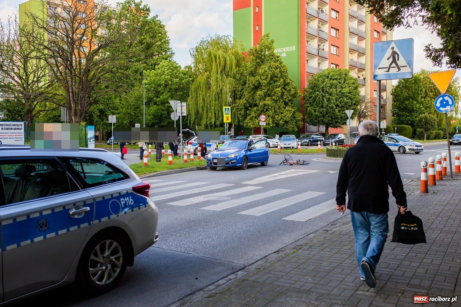 Zdjęcie w galerii na portalu naszraciborz.pl: Potrącenie rowerzysty na Słowackiego [FOTO] wiadomości z regionu