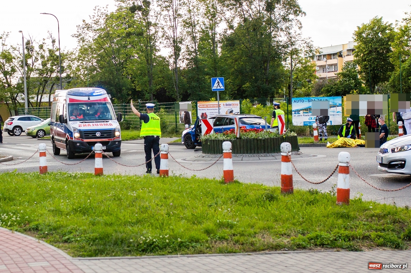 Zdjęcie w galerii na portalu naszraciborz.pl: Potrącenie rowerzysty na Słowackiego [FOTO] wiadomości z regionu