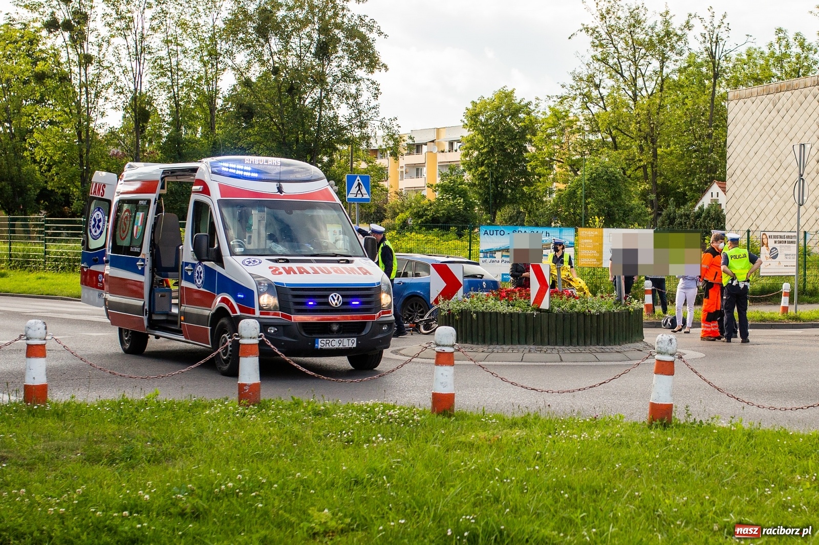 Zdjęcie w galerii na portalu naszraciborz.pl: Potrącenie rowerzysty na Słowackiego [FOTO] wiadomości z regionu