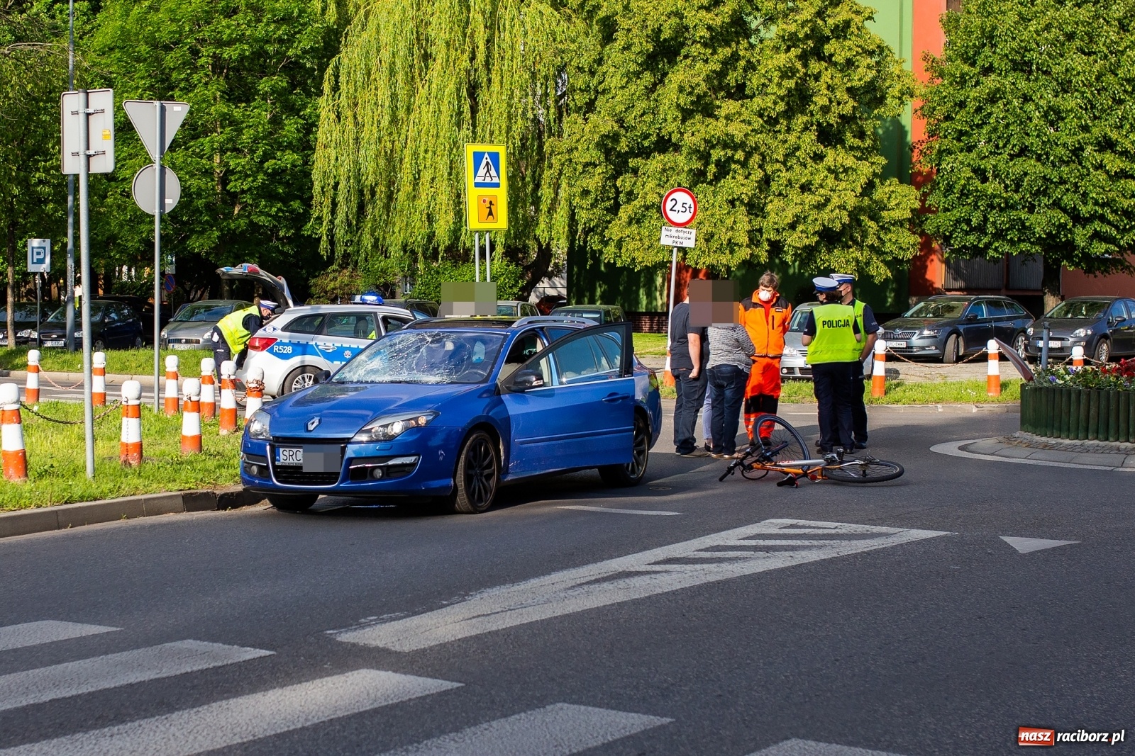 Zdjęcie w galerii na portalu naszraciborz.pl: Potrącenie rowerzysty na Słowackiego [FOTO] wiadomości z regionu