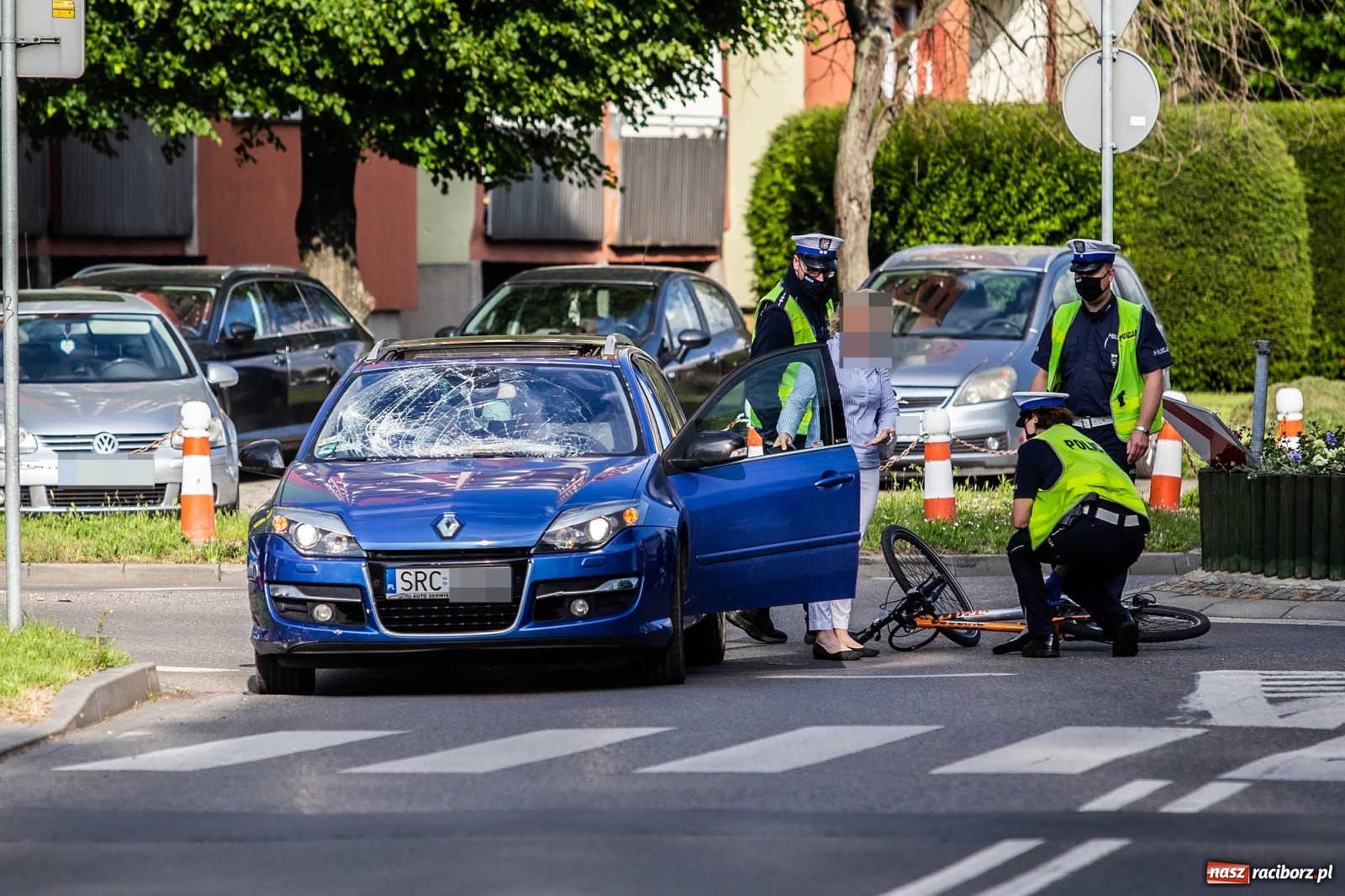 Zdjęcie w galerii na portalu naszraciborz.pl: Potrącenie rowerzysty na Słowackiego [FOTO] wiadomości z regionu