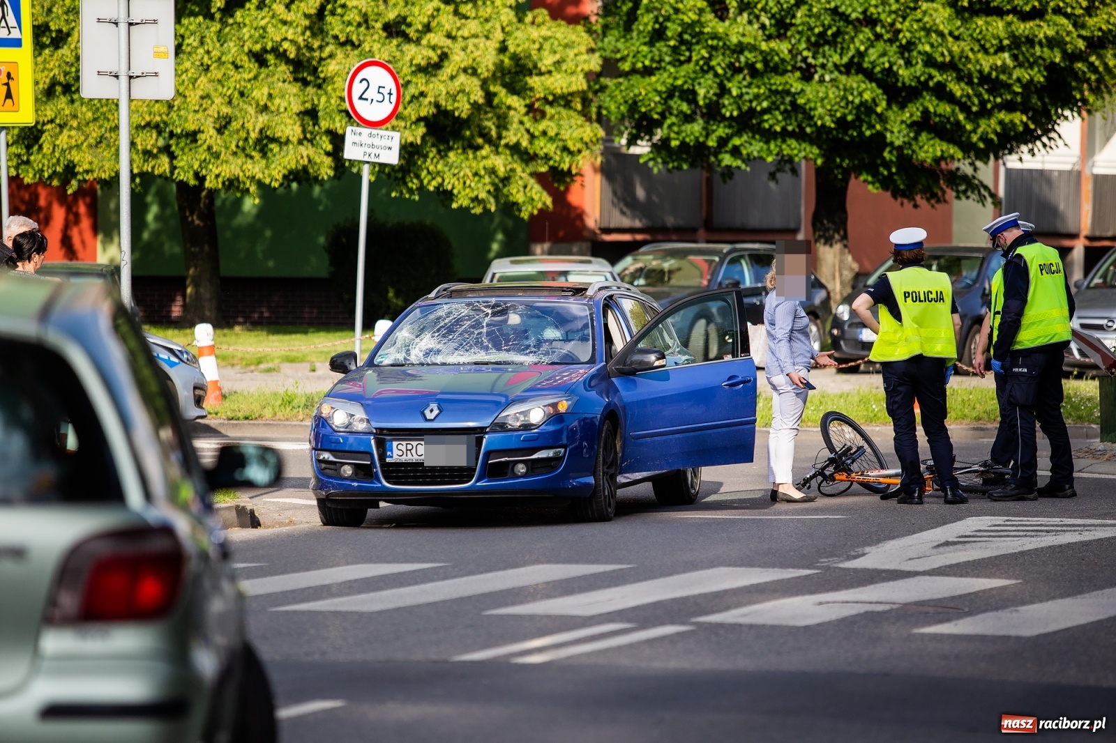 Zdjęcie w galerii na portalu naszraciborz.pl: Potrącenie rowerzysty na Słowackiego [FOTO] wiadomości z regionu