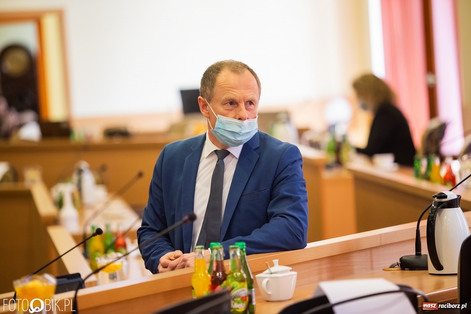 Zdjęcie w galerii na portalu naszraciborz.pl: Ławy radnych przerzedzone. Niespodziewanie sprawdzono obecność [lista wagarowiczów]  wiadomości z regionu