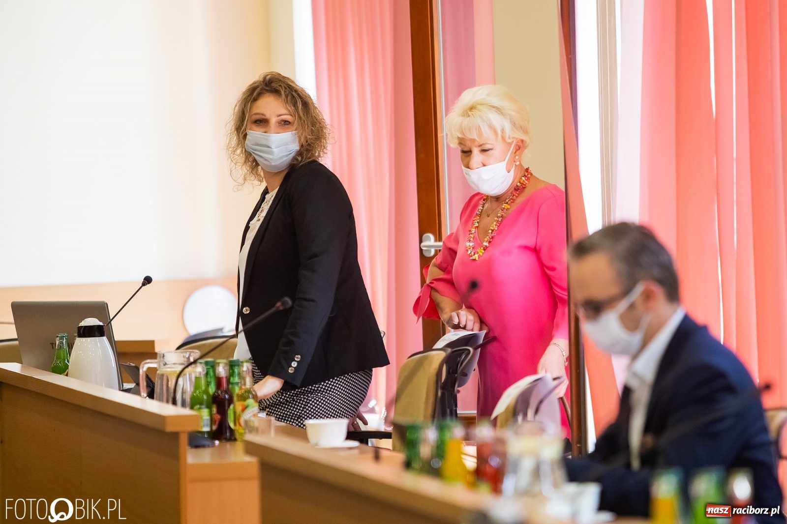 Zdjęcie w galerii na portalu naszraciborz.pl: Ławy radnych przerzedzone. Niespodziewanie sprawdzono obecność [lista wagarowiczów]  wiadomości z regionu