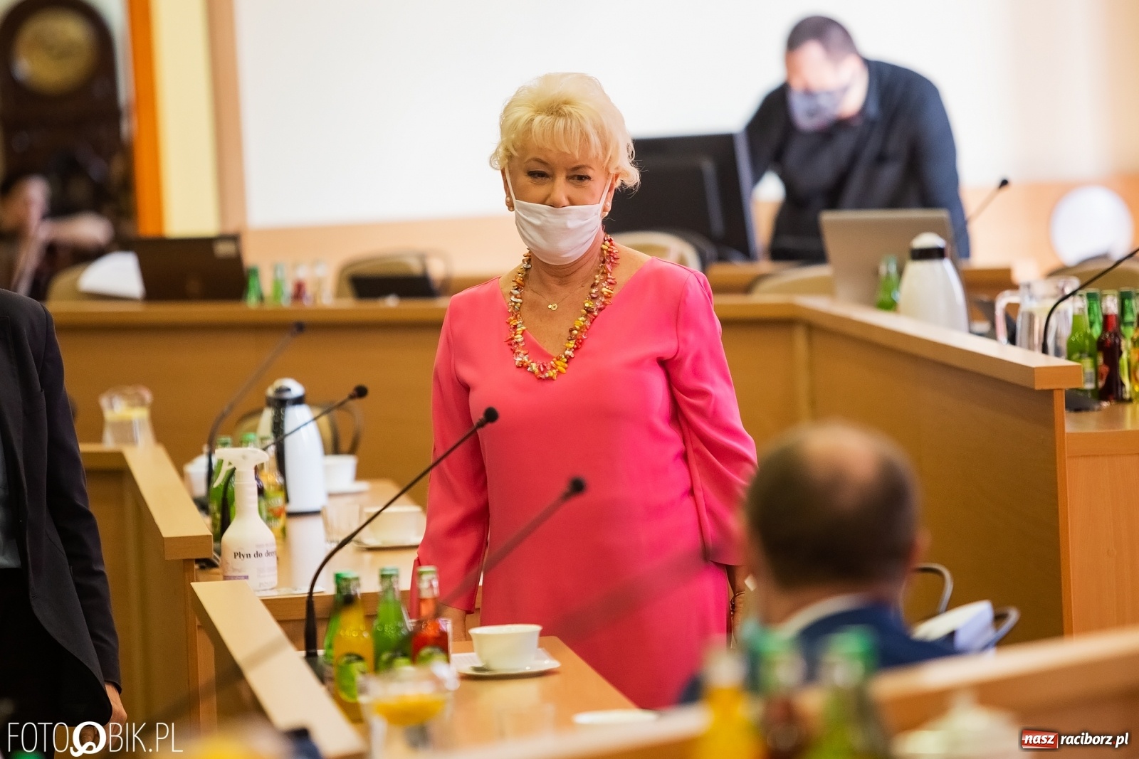 Zdjęcie w galerii na portalu naszraciborz.pl: Ławy radnych przerzedzone. Niespodziewanie sprawdzono obecność [lista wagarowiczów]  wiadomości z regionu