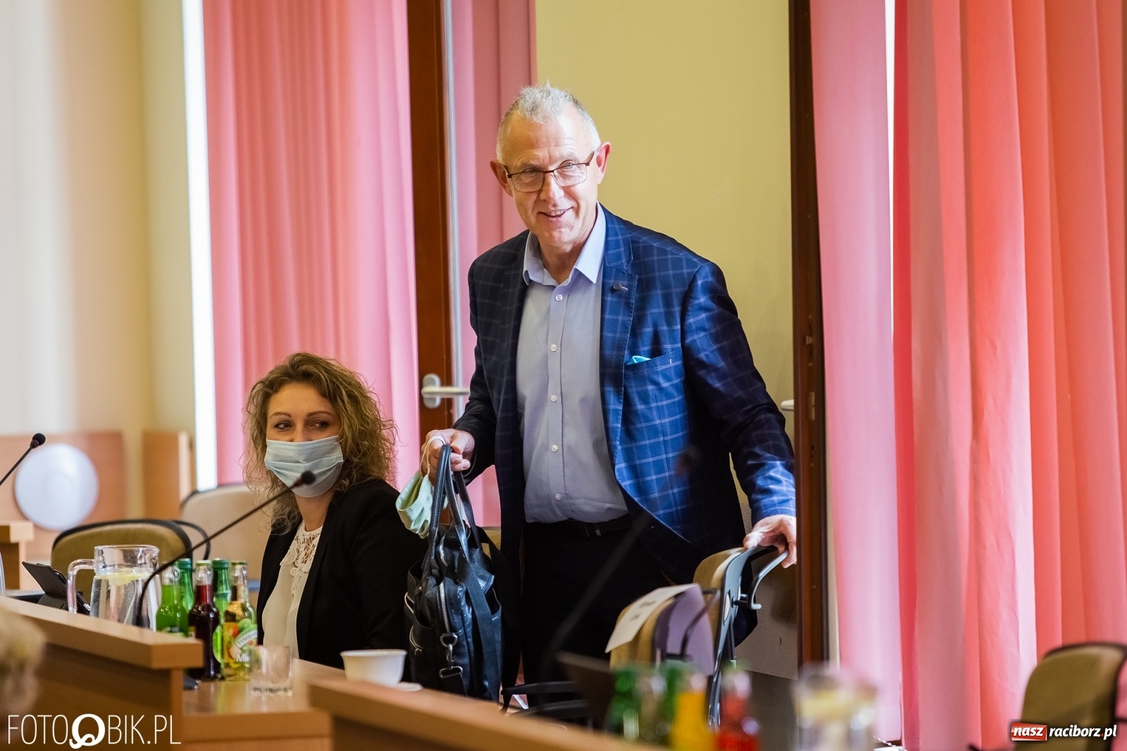 Zdjęcie w galerii na portalu naszraciborz.pl: Ławy radnych przerzedzone. Niespodziewanie sprawdzono obecność [lista wagarowiczów]  wiadomości z regionu