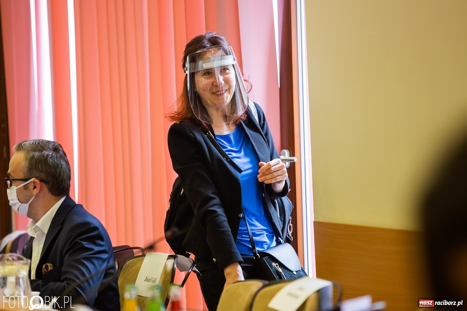 Zdjęcie w galerii na portalu naszraciborz.pl: Ławy radnych przerzedzone. Niespodziewanie sprawdzono obecność [lista wagarowiczów]  wiadomości z regionu