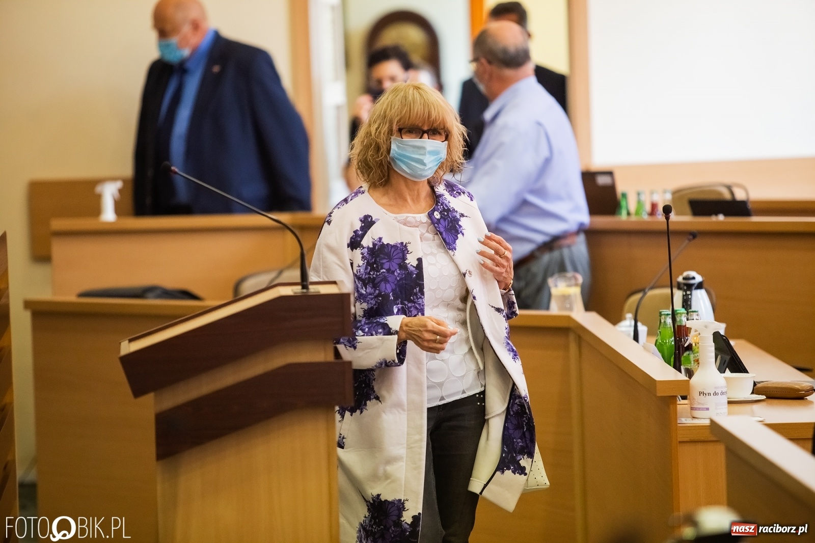 Zdjęcie w galerii na portalu naszraciborz.pl: Ławy radnych przerzedzone. Niespodziewanie sprawdzono obecność [lista wagarowiczów]  wiadomości z regionu