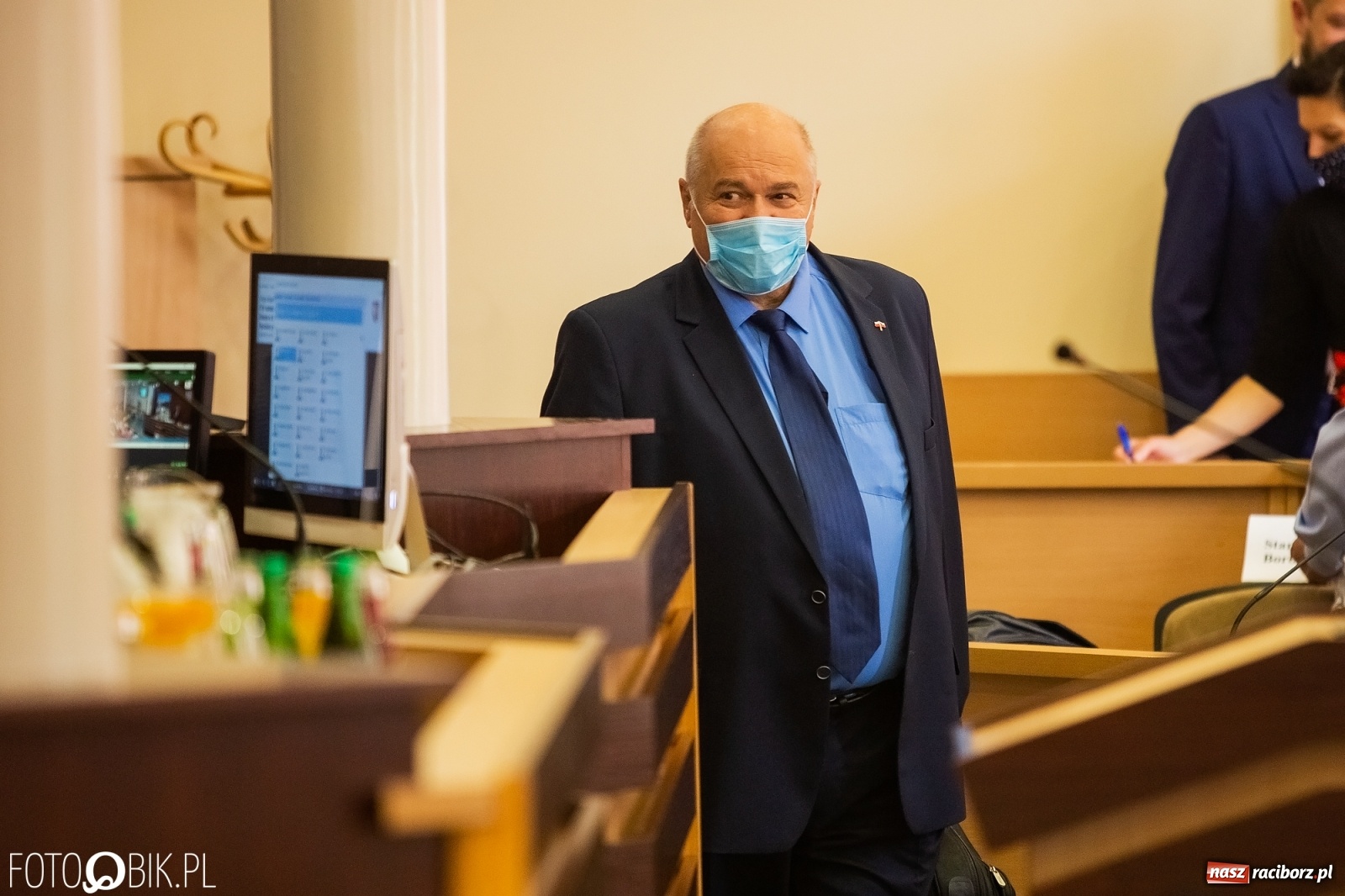 Zdjęcie w galerii na portalu naszraciborz.pl: Ławy radnych przerzedzone. Niespodziewanie sprawdzono obecność [lista wagarowiczów]  wiadomości z regionu