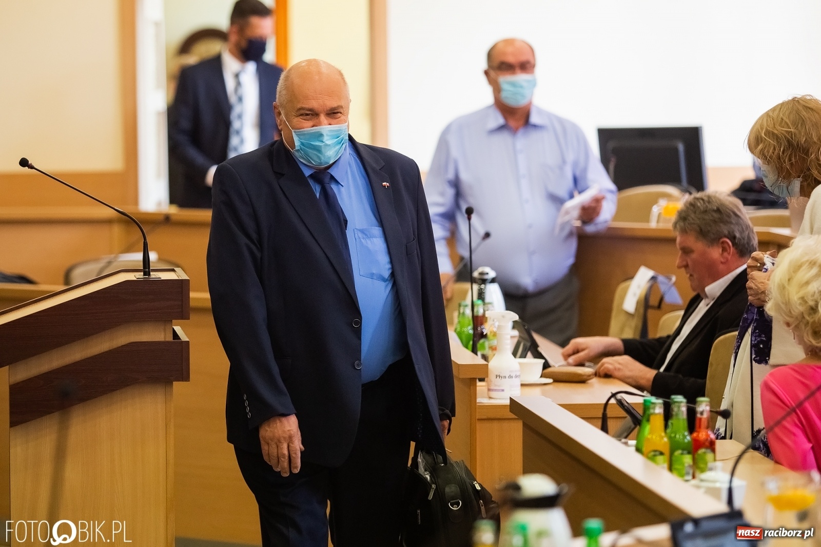 Zdjęcie w galerii na portalu naszraciborz.pl: Ławy radnych przerzedzone. Niespodziewanie sprawdzono obecność [lista wagarowiczów]  wiadomości z regionu