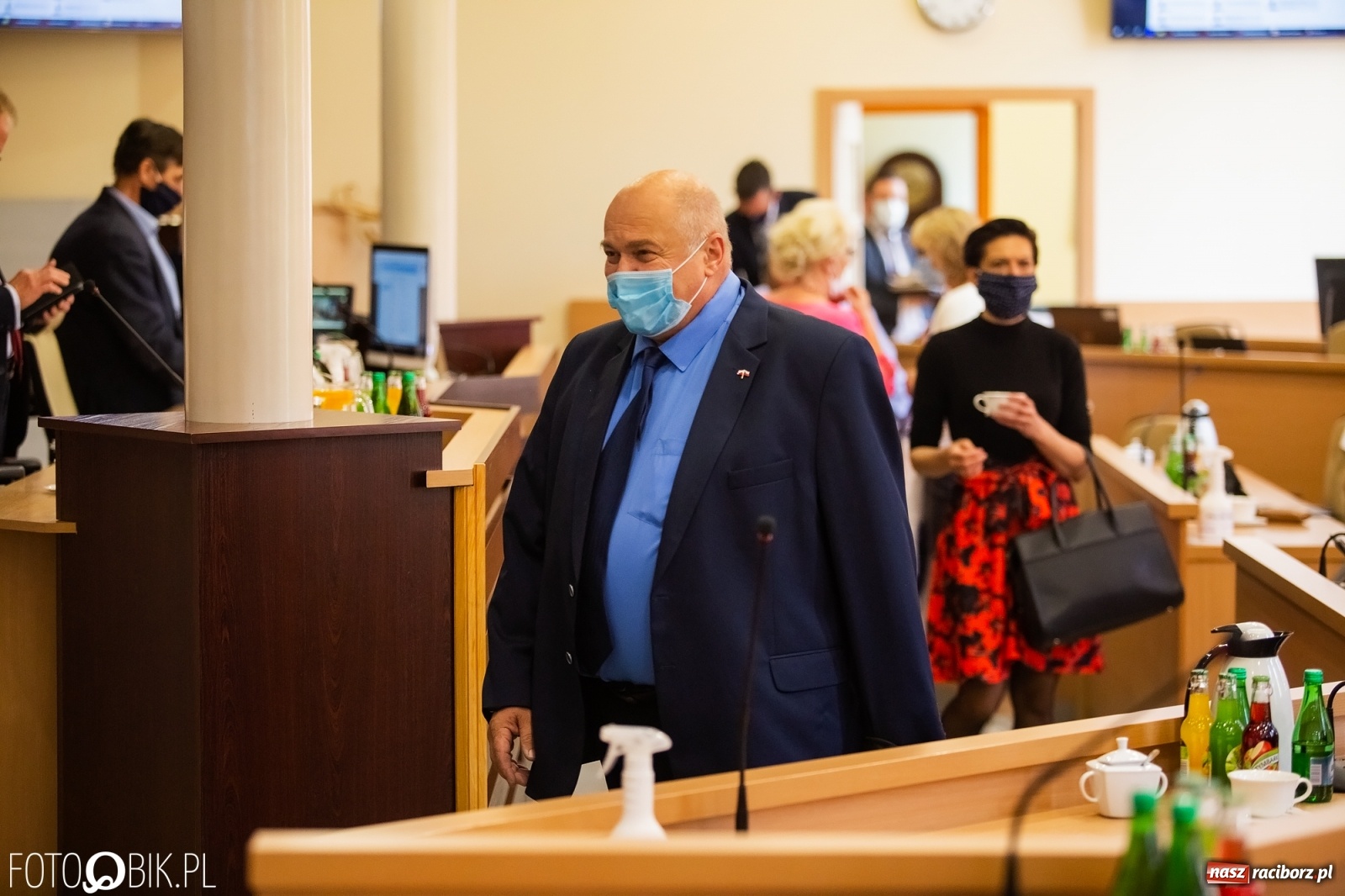 Zdjęcie w galerii na portalu naszraciborz.pl: Ławy radnych przerzedzone. Niespodziewanie sprawdzono obecność [lista wagarowiczów]  wiadomości z regionu