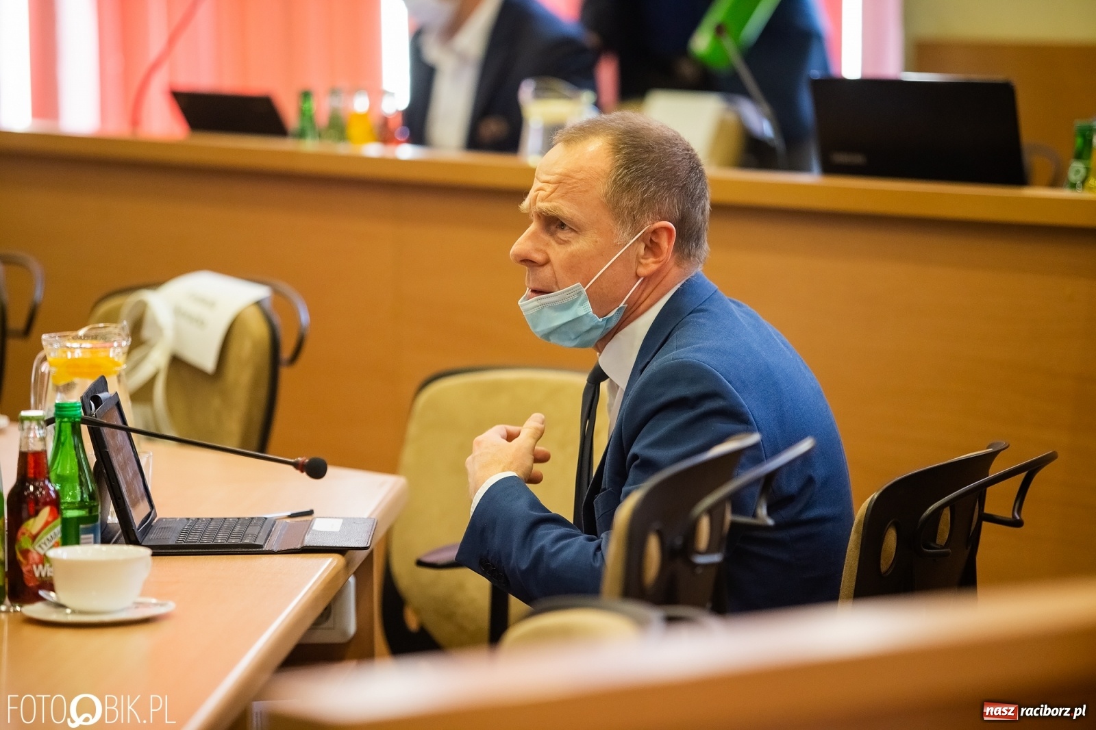 Zdjęcie w galerii na portalu naszraciborz.pl: Ławy radnych przerzedzone. Niespodziewanie sprawdzono obecność [lista wagarowiczów]  wiadomości z regionu