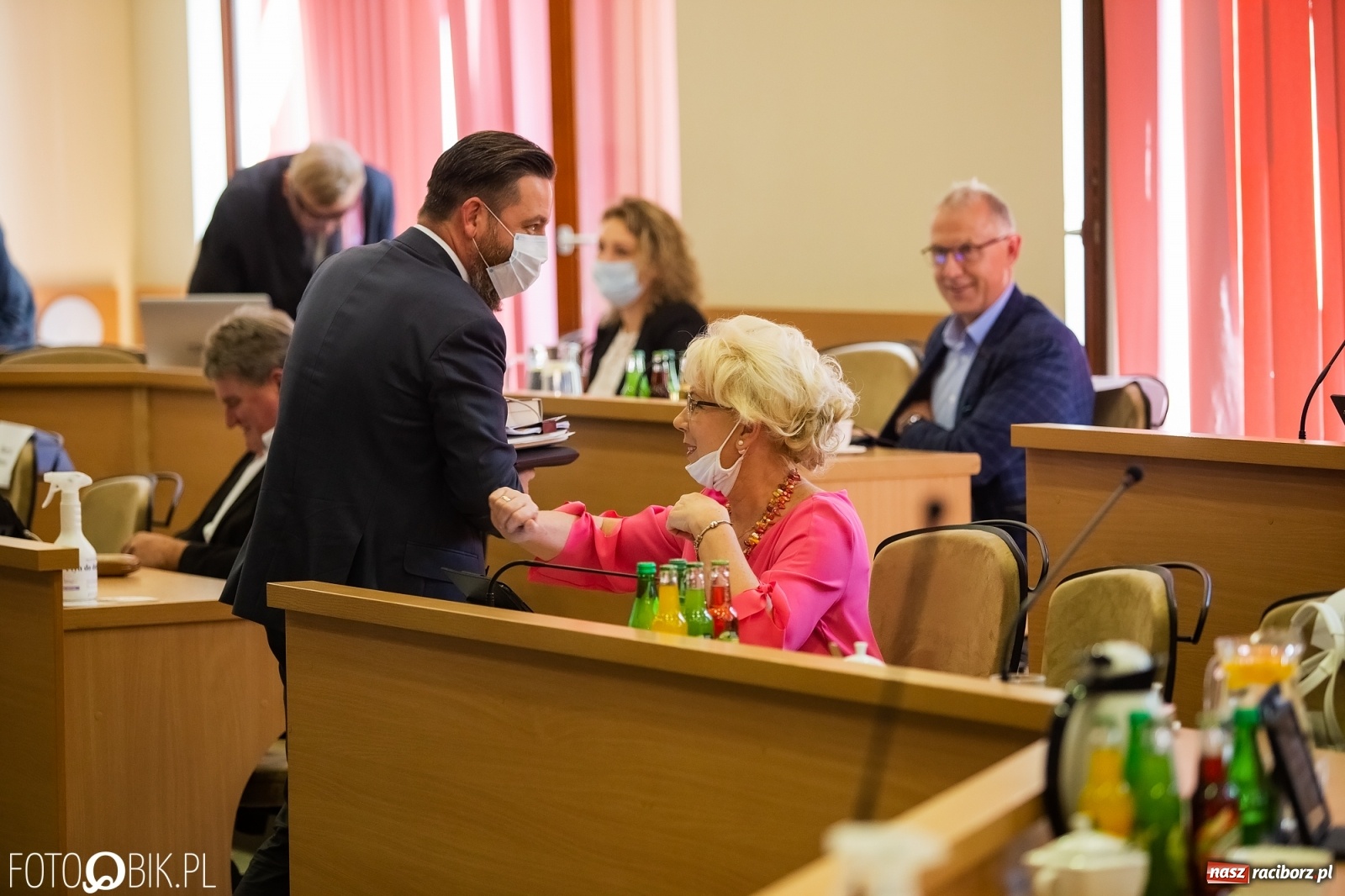 Zdjęcie w galerii na portalu naszraciborz.pl: Ławy radnych przerzedzone. Niespodziewanie sprawdzono obecność [lista wagarowiczów]  wiadomości z regionu