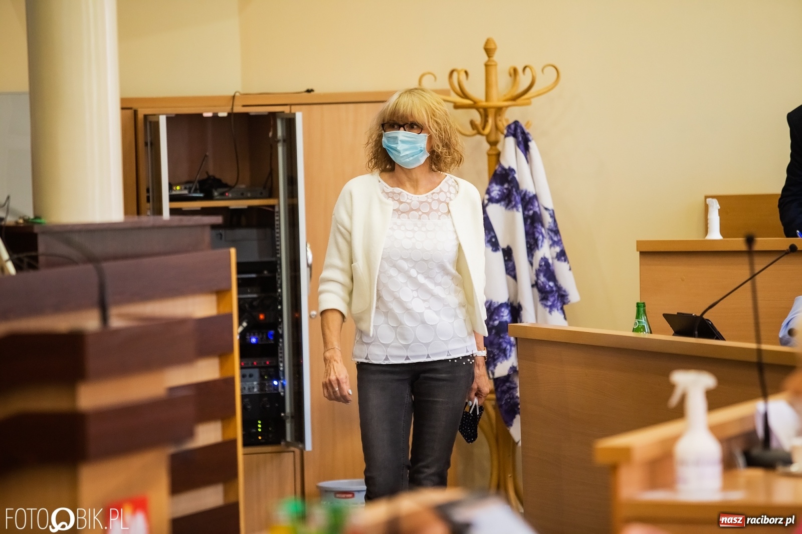 Zdjęcie w galerii na portalu naszraciborz.pl: Ławy radnych przerzedzone. Niespodziewanie sprawdzono obecność [lista wagarowiczów]  wiadomości z regionu