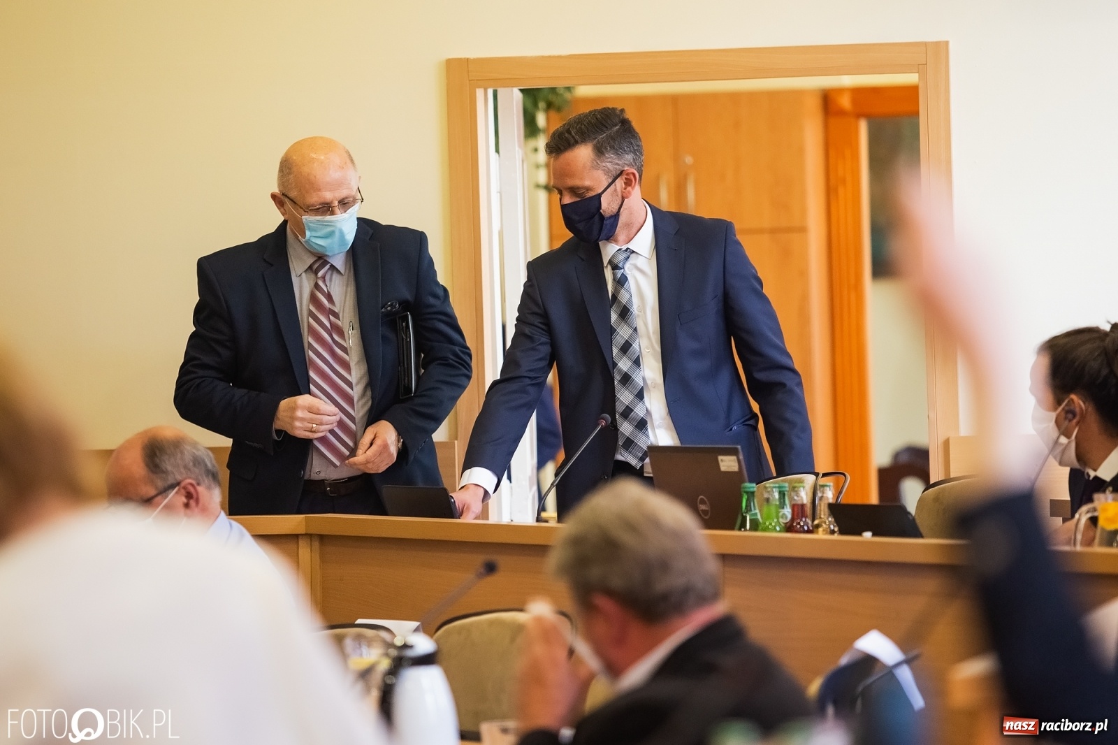 Zdjęcie w galerii na portalu naszraciborz.pl: Ławy radnych przerzedzone. Niespodziewanie sprawdzono obecność [lista wagarowiczów]  wiadomości z regionu