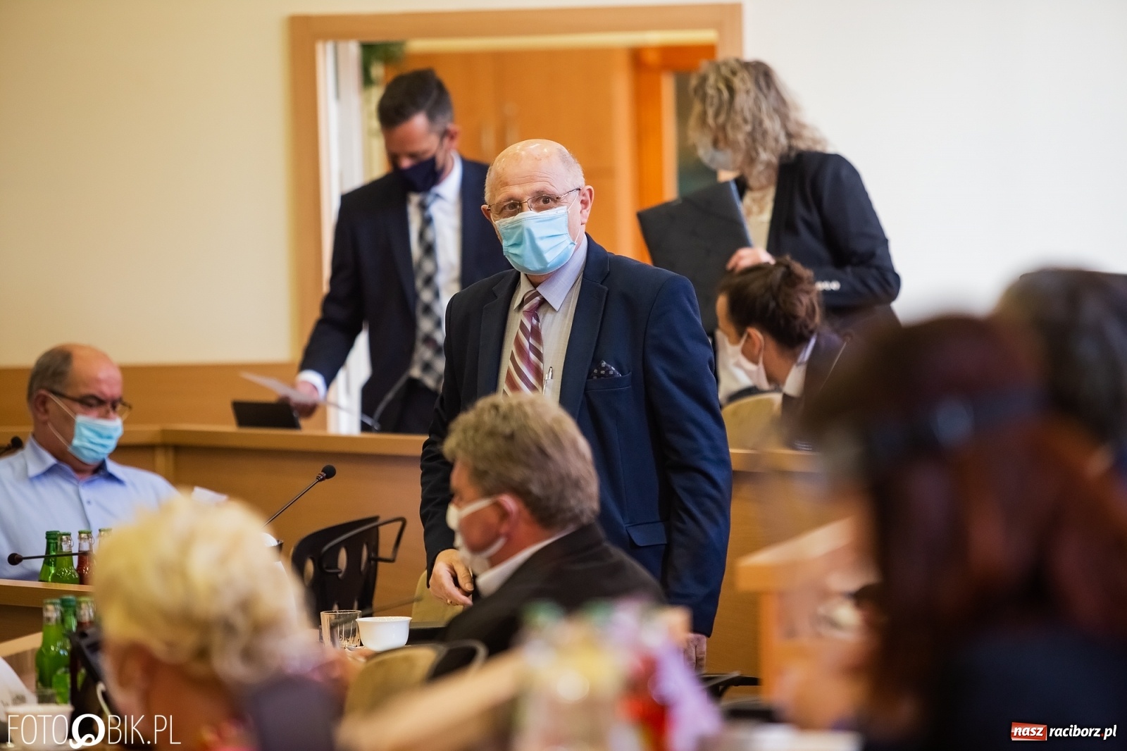 Zdjęcie w galerii na portalu naszraciborz.pl: Ławy radnych przerzedzone. Niespodziewanie sprawdzono obecność [lista wagarowiczów]  wiadomości z regionu
