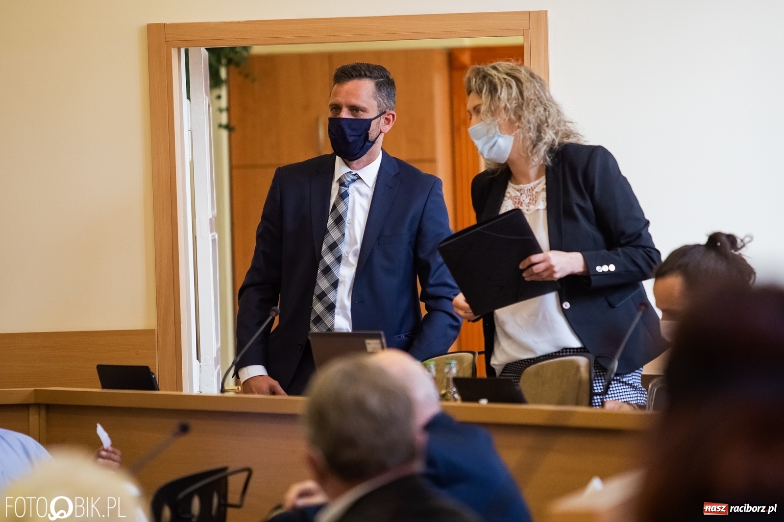 Zdjęcie w galerii na portalu naszraciborz.pl: Ławy radnych przerzedzone. Niespodziewanie sprawdzono obecność [lista wagarowiczów]  wiadomości z regionu