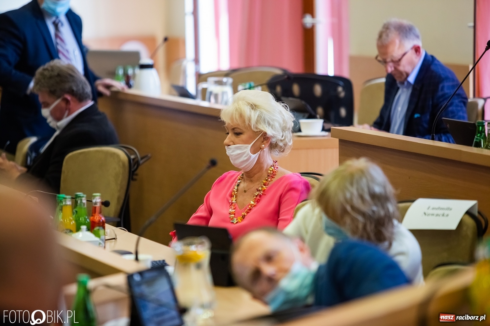 Zdjęcie w galerii na portalu naszraciborz.pl: Ławy radnych przerzedzone. Niespodziewanie sprawdzono obecność [lista wagarowiczów]  wiadomości z regionu