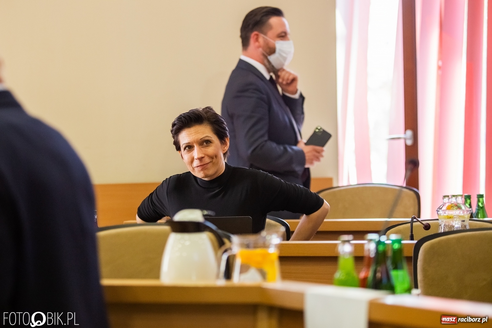 Zdjęcie w galerii na portalu naszraciborz.pl: Ławy radnych przerzedzone. Niespodziewanie sprawdzono obecność [lista wagarowiczów]  wiadomości z regionu