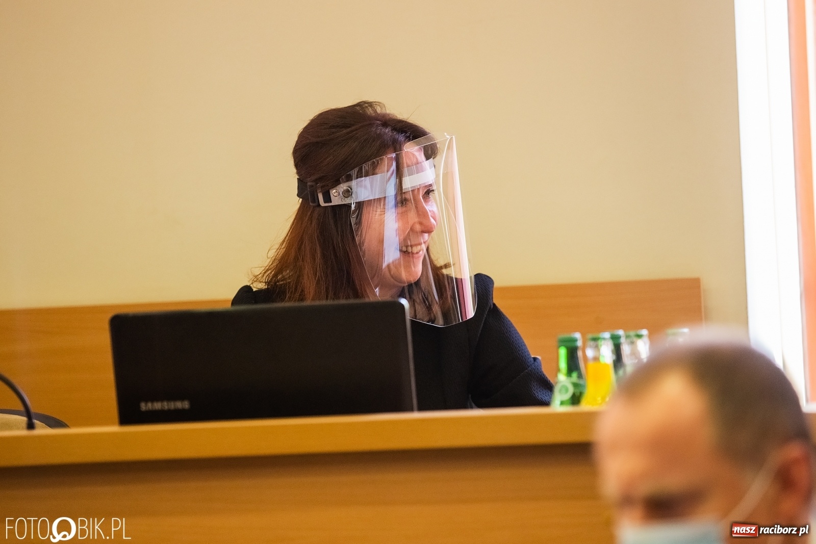 Zdjęcie w galerii na portalu naszraciborz.pl: Ławy radnych przerzedzone. Niespodziewanie sprawdzono obecność [lista wagarowiczów]  wiadomości z regionu