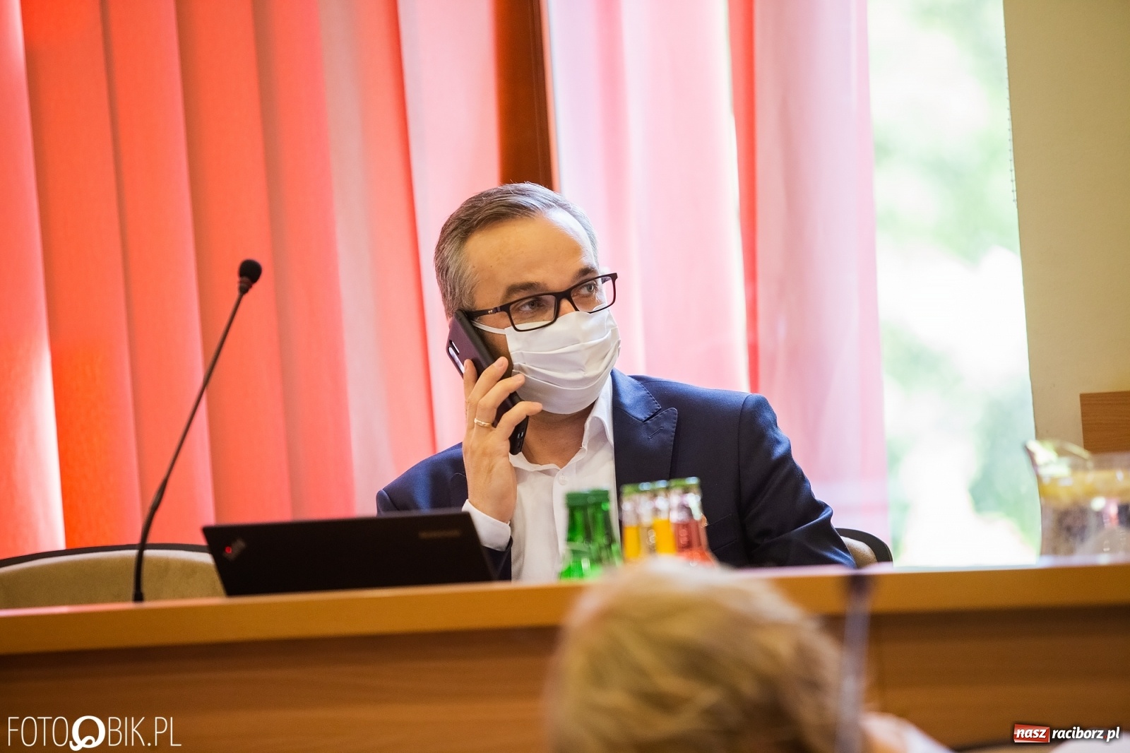 Zdjęcie w galerii na portalu naszraciborz.pl: Ławy radnych przerzedzone. Niespodziewanie sprawdzono obecność [lista wagarowiczów]  wiadomości z regionu