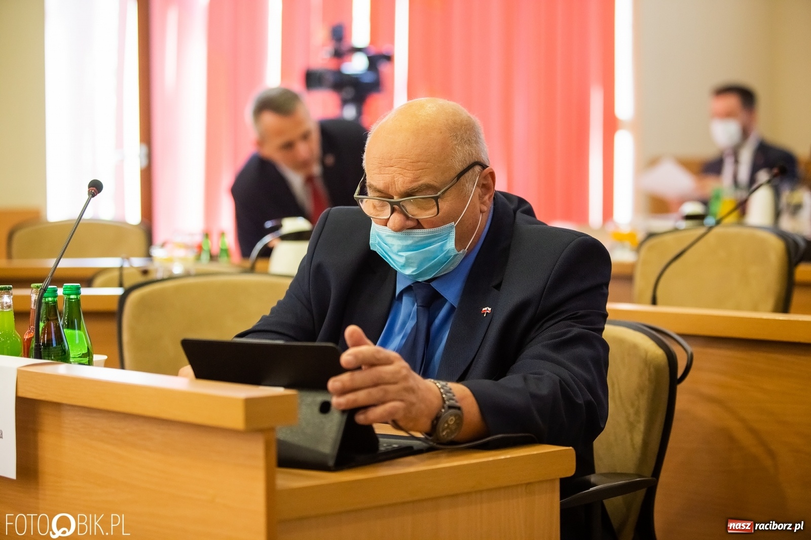 Zdjęcie w galerii na portalu naszraciborz.pl: Ławy radnych przerzedzone. Niespodziewanie sprawdzono obecność [lista wagarowiczów]  wiadomości z regionu