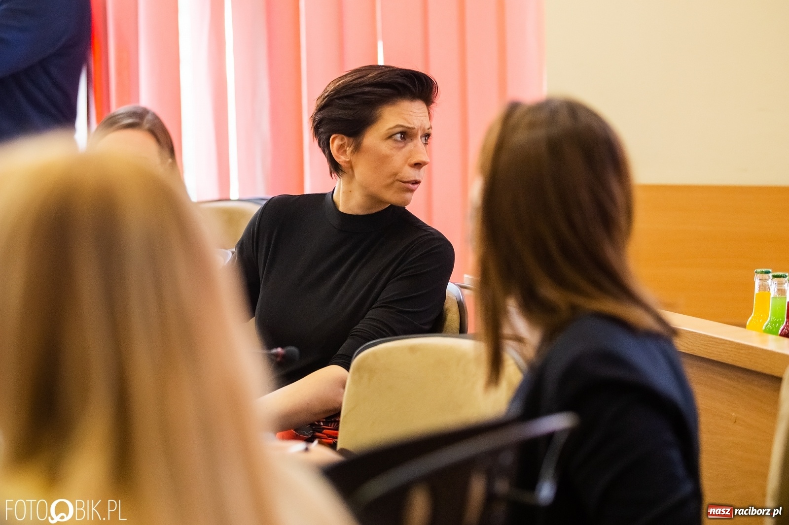 Zdjęcie w galerii na portalu naszraciborz.pl: Ławy radnych przerzedzone. Niespodziewanie sprawdzono obecność [lista wagarowiczów]  wiadomości z regionu